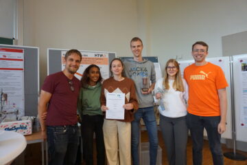 three female and three male students/PhD-students with the certificate after 99€-Bioreactor competition