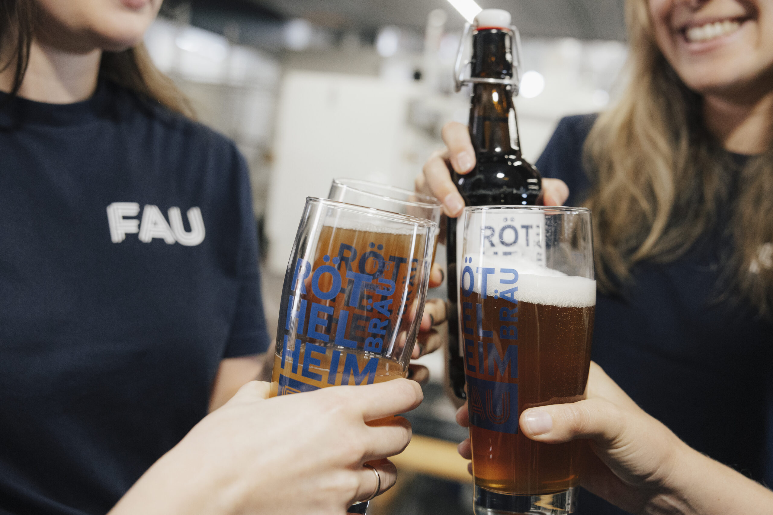 Drei Boergläser und eine Flasche