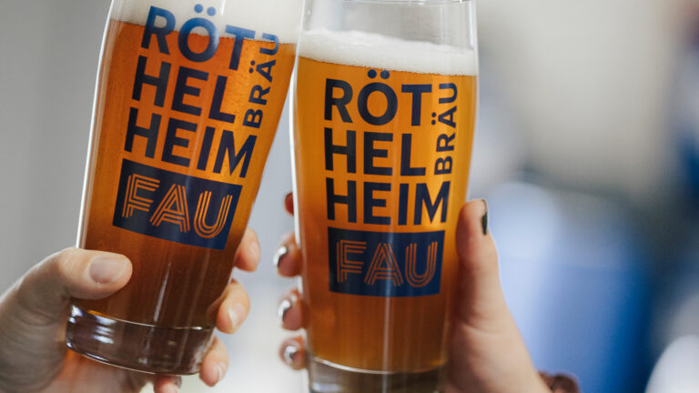 Frisch gebraut an der FAU: Röthelheimbräu verkauft Bierfässer! 